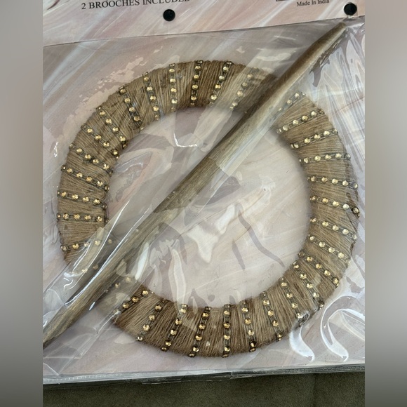 NWT Vatican Homes Set Tan Jute w/ Gold Studs Brooch Tiebacks w/Wand for Curtains - Picture 8 of 15